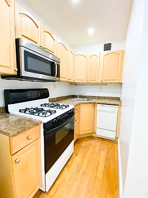 Rented by Bond New York | media 8