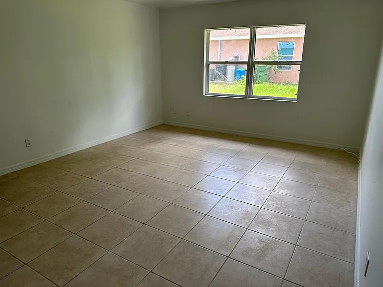 2437 Richard Ave S — Photo 4