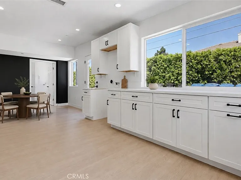 8738 1/2 Paso Robles — Photo 13
