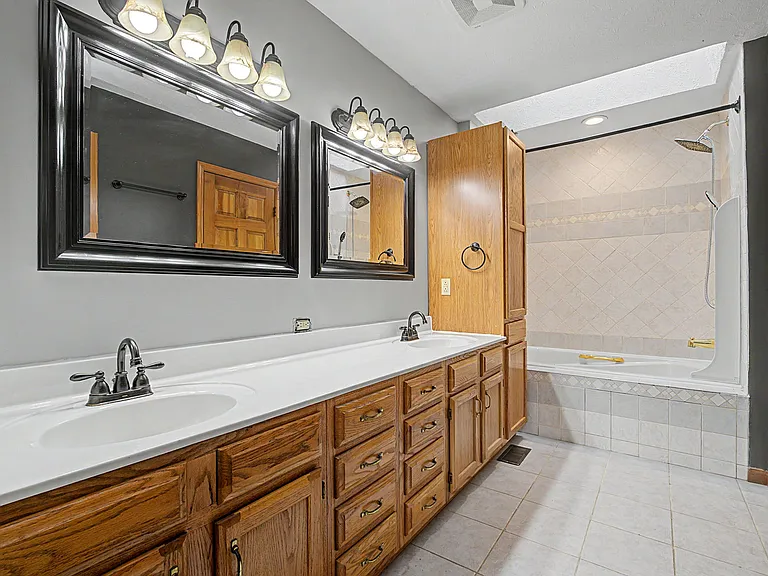 2242 Rosina Dr — Photo 31
