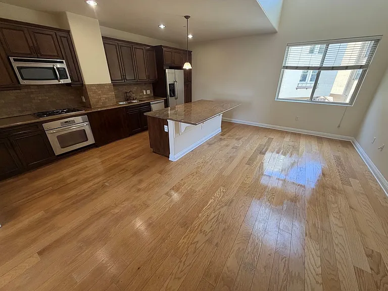 23130 Sherman Pl — Photo 39