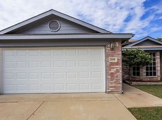 316 Grand Meadow Dr, Fort Worth, TX 76108