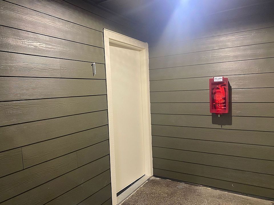 1st image of 102 Tacoma Blvd S APT 1