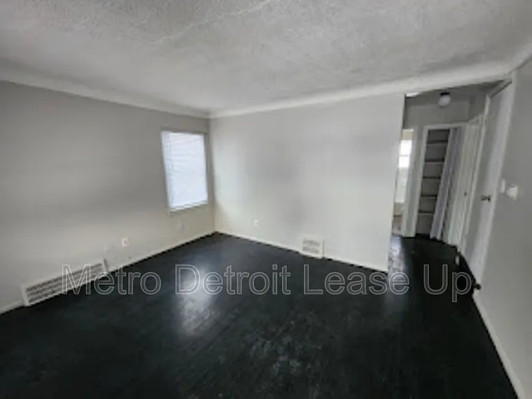 12000 Plainview Ave — Photo 2