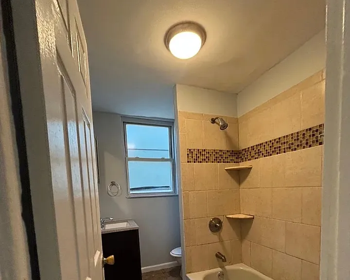 157 Hobson St #2L — Photo 3