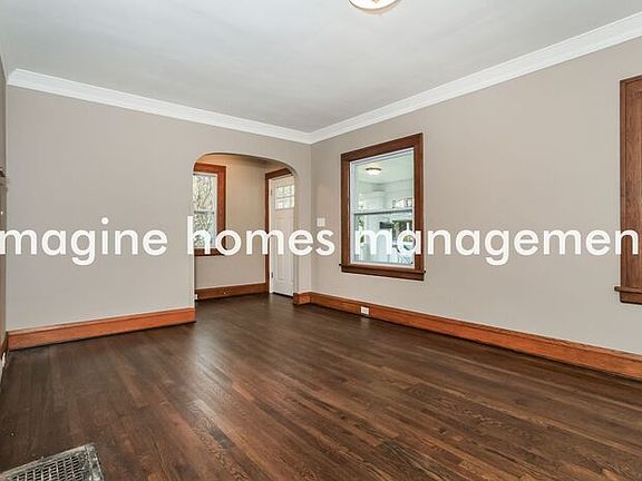 4th image of 1453 Larchmont Ave