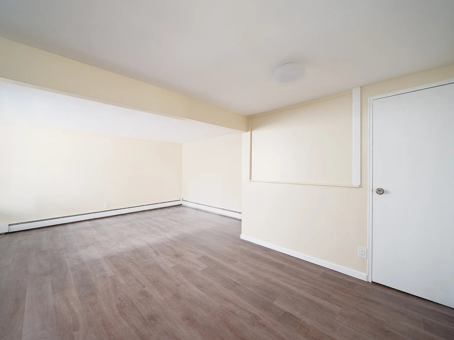 3 bed, 951 sqft, $2,200 — Photo 4