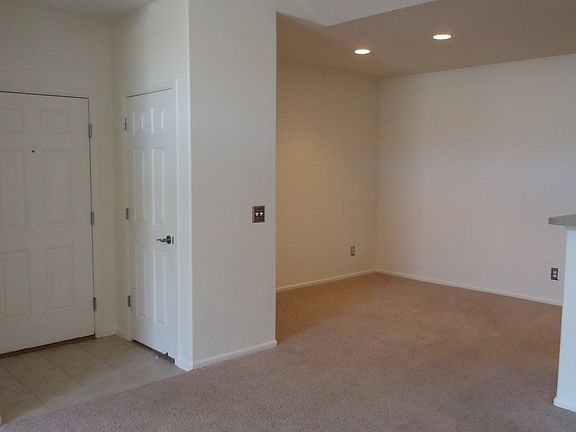 entry/dining room