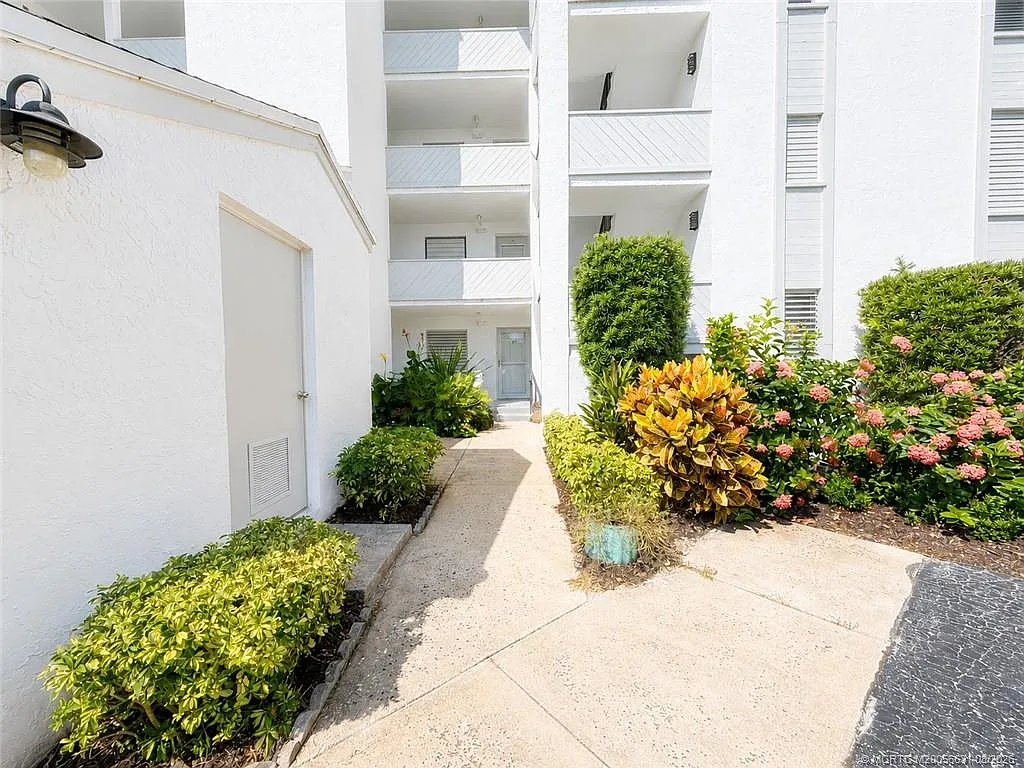 2 bed, 2.0 bath, 970 sqft, $3,500 — Photo 3