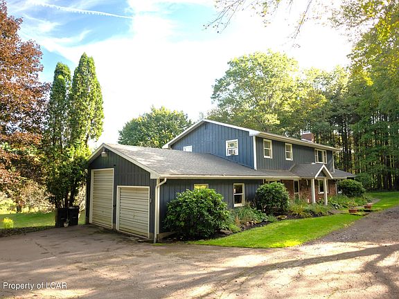 2nd image of 832 Mooretown Rd