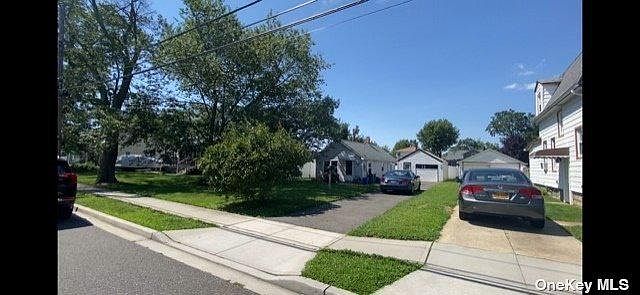 1st image of 18 Carey Pl