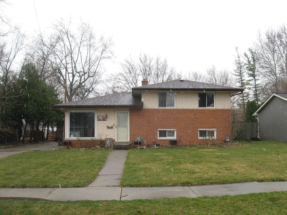 1st image of 31523 Pierce St