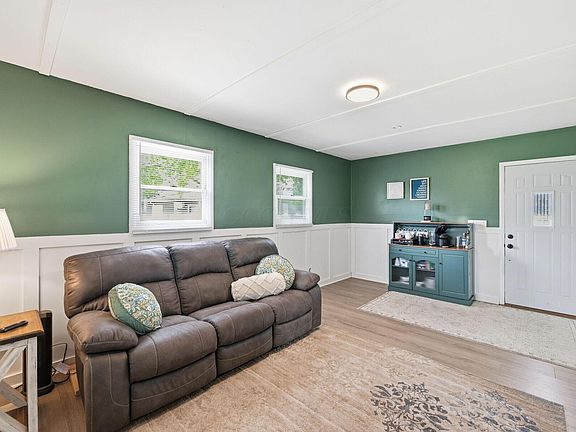 4th image of 927 Daffodil Dr