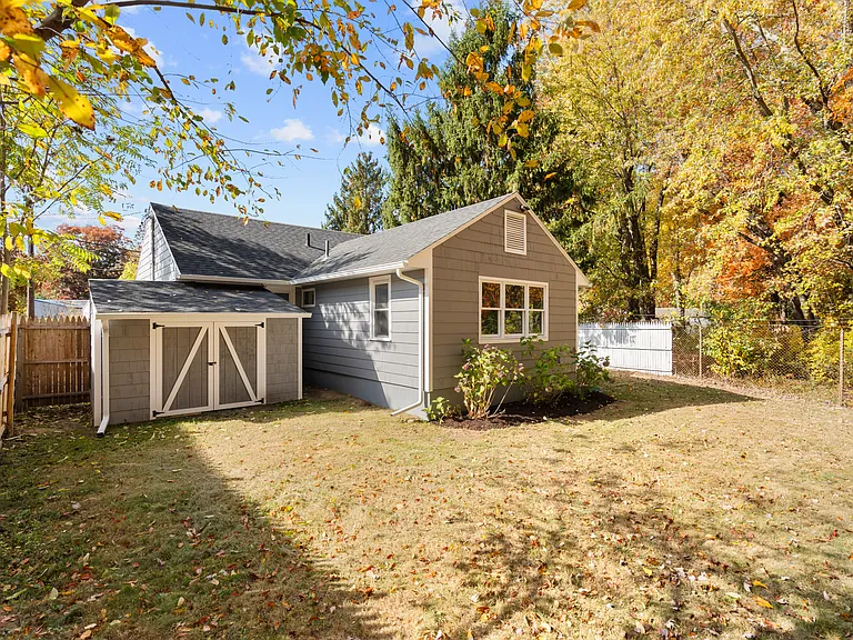 210 Handel Rd — Photo 22