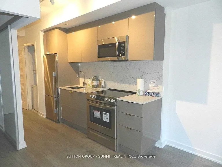 25 Richmond St E #318 — Photo 3