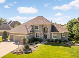 8918 Springwood Dr, Woodbury, MN 55125