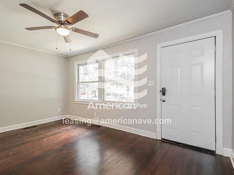 1450109_002_living_room_2.jpg