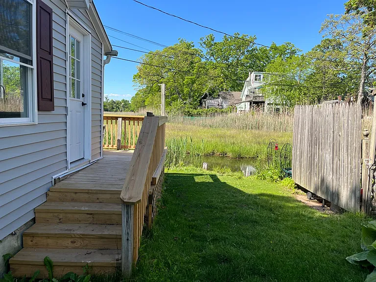 Creek Ct — Photo 14