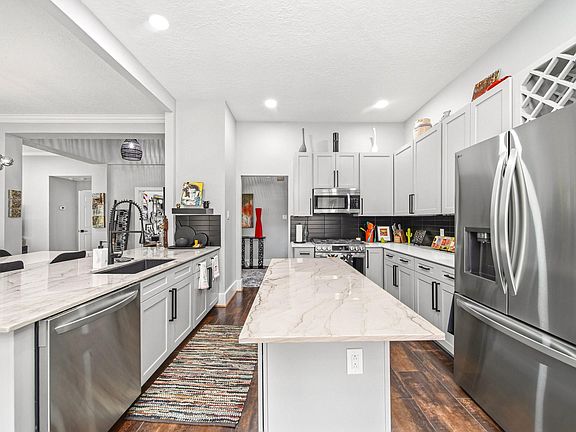 5th image of 906 Maple Branch Ln