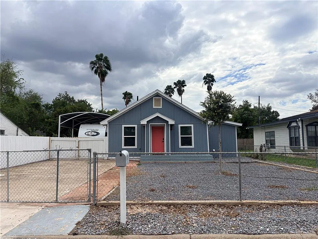 3 bed, 2.0 bath, 1152 sqft, $2,200 — Photo 2