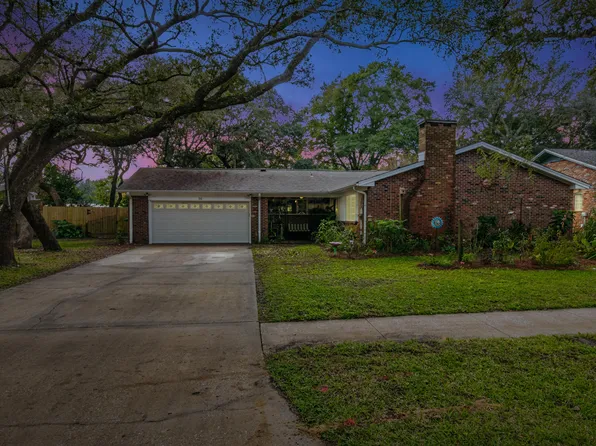 16 Oakdale Rd NW, Fort Walton Beach, FL 32547