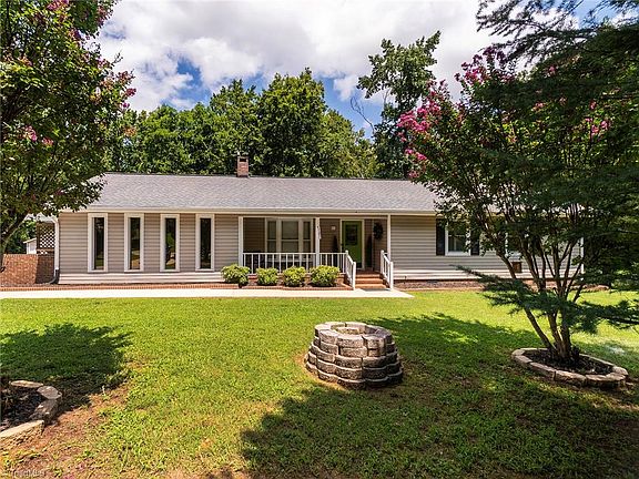 5th image of 1805 Travis Ln