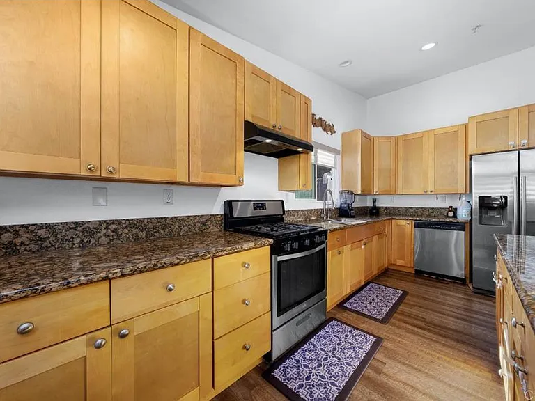2624 E 3rd St — Photo 10