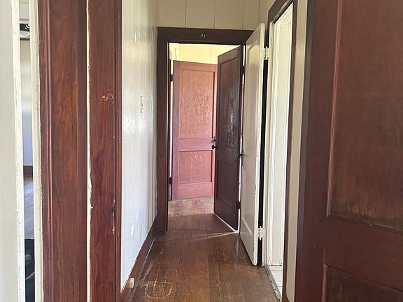 5th image of 157 Marie St