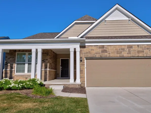 38731 Chasewood Ct, Farmington, MI 48335