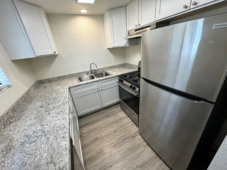 6 Dakota Dr #D — Photo 9