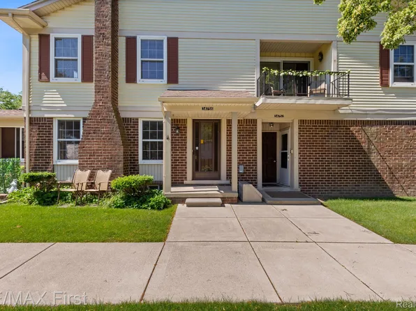 34756 E Lake Dr, Harrison Township, MI 48045