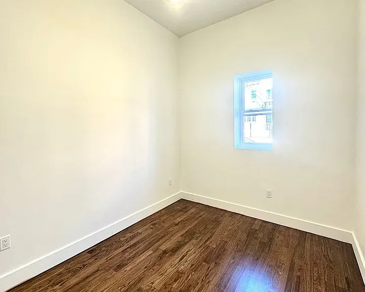 48 Bergen Ave #1A — Photo 3