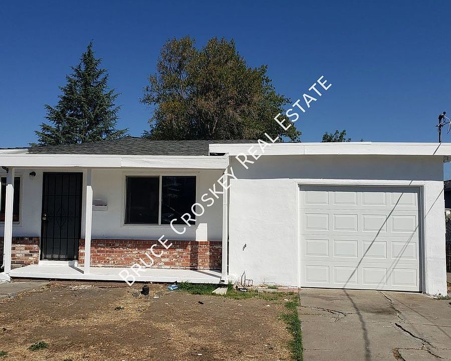 1st image of 28 Carolyn Dr