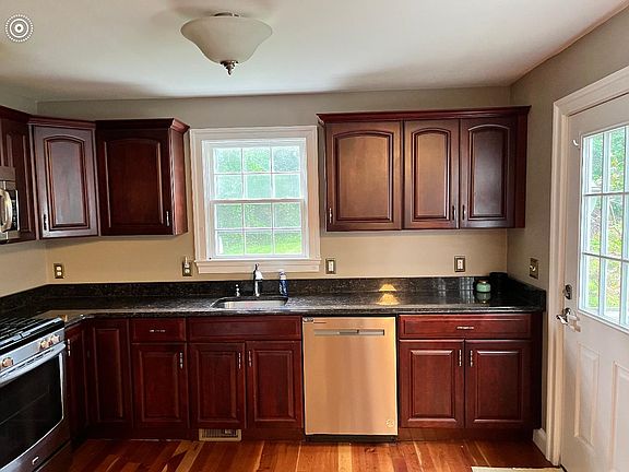 4th image of 208 Main St #2