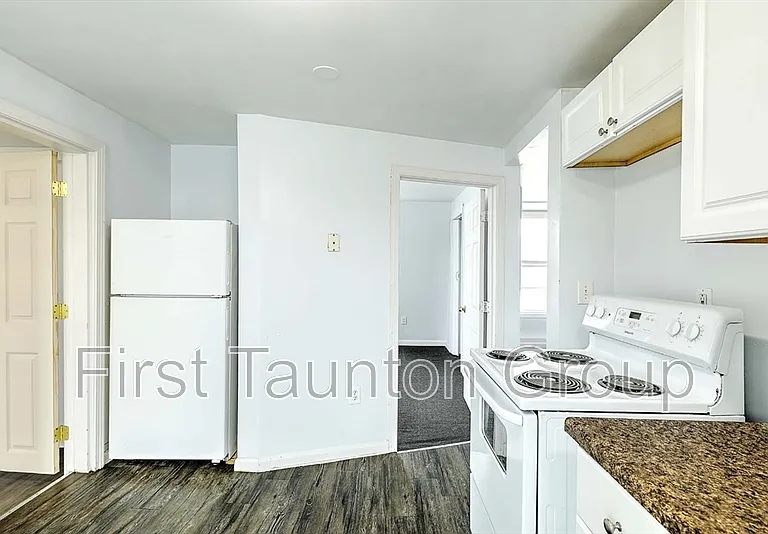 458 Weir St #5 — Photo 10