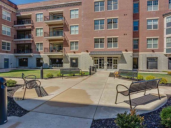 3rd image of 1219 Napoleon St Unit 201
