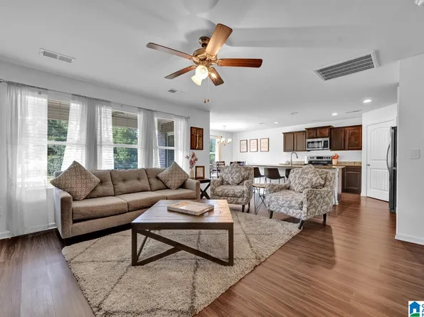 553 Reading Ln, Fultondale, AL 35068