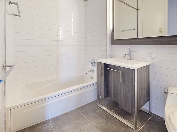 5th image of 801 Amsterdam Ave APT 9E
