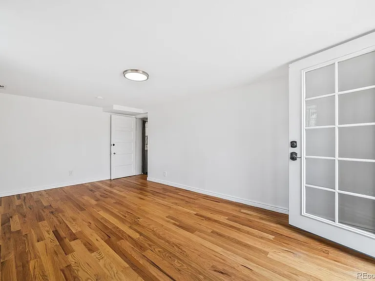 2290 Jasmine St — Photo 40
