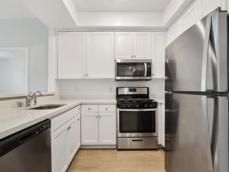 2245 Beverly Glen — Photo 11