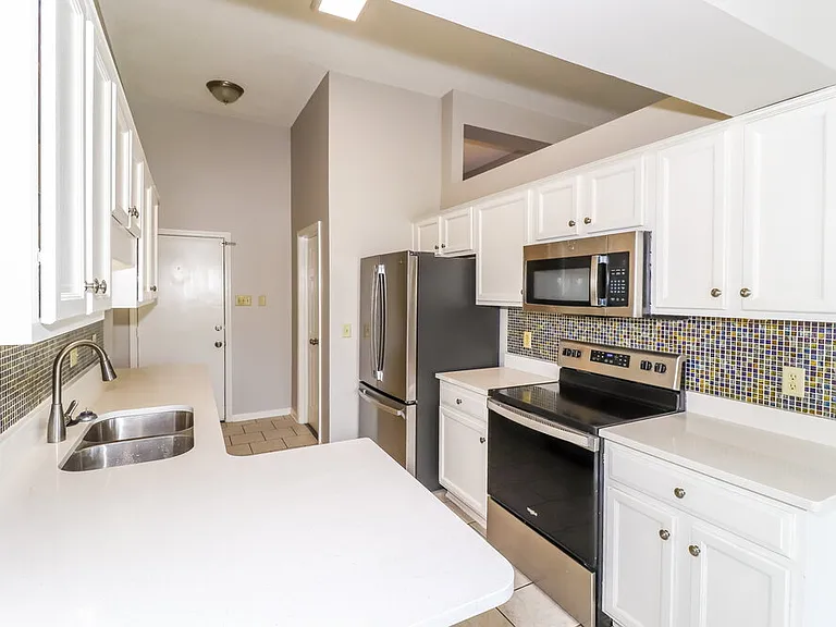 6175 Lake Front Dr — Photo 10