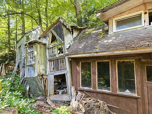 3rd image of 1107 Broad Brook Road