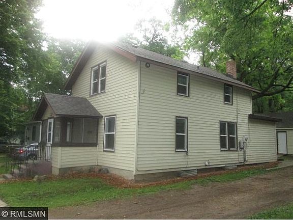2nd image of 913 Lake Ave NW