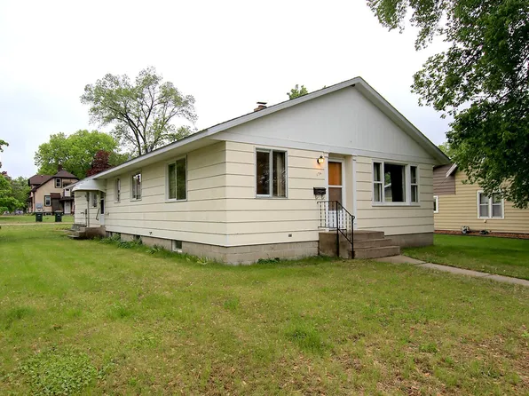 136 Monroe St SE, Hutchinson, MN 55350