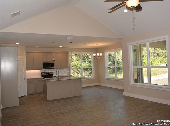 2nd image of 1264 Desiree St