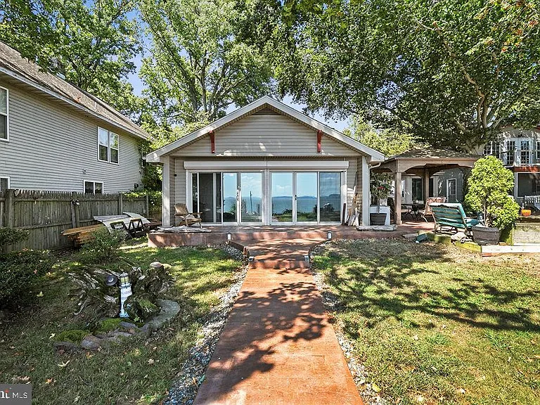 1348 Carpenters Point Rd — Photo 37