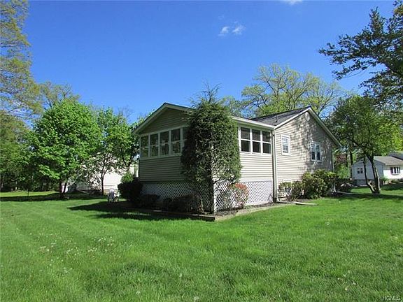 4th image of 32 Continental Dr