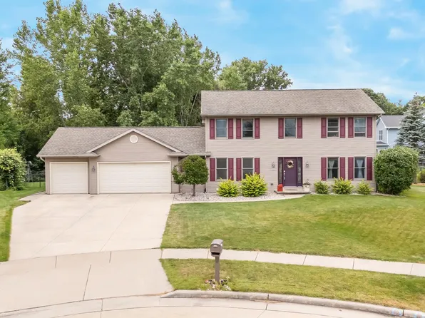 3155 Hallie Hollow Ct, Oshkosh, WI 54904