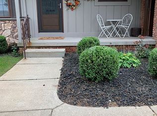 12112 Shenandoah Dr, South Lyon, MI