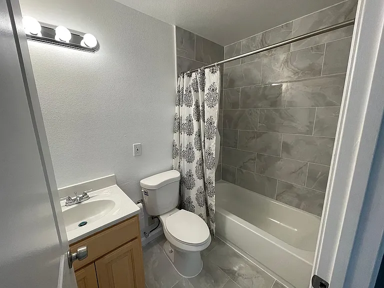 2727 Cryer St — Photo 7